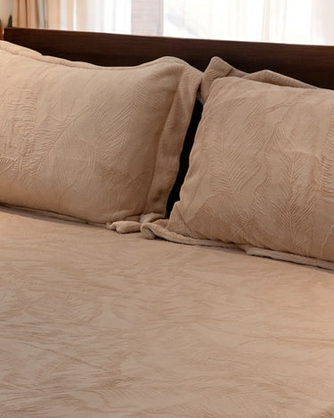 peach velvet warm bedsheet | focus view