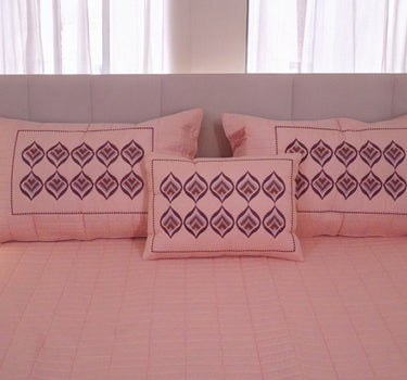 pink embroidered 4 piece king size bedcover | focus view